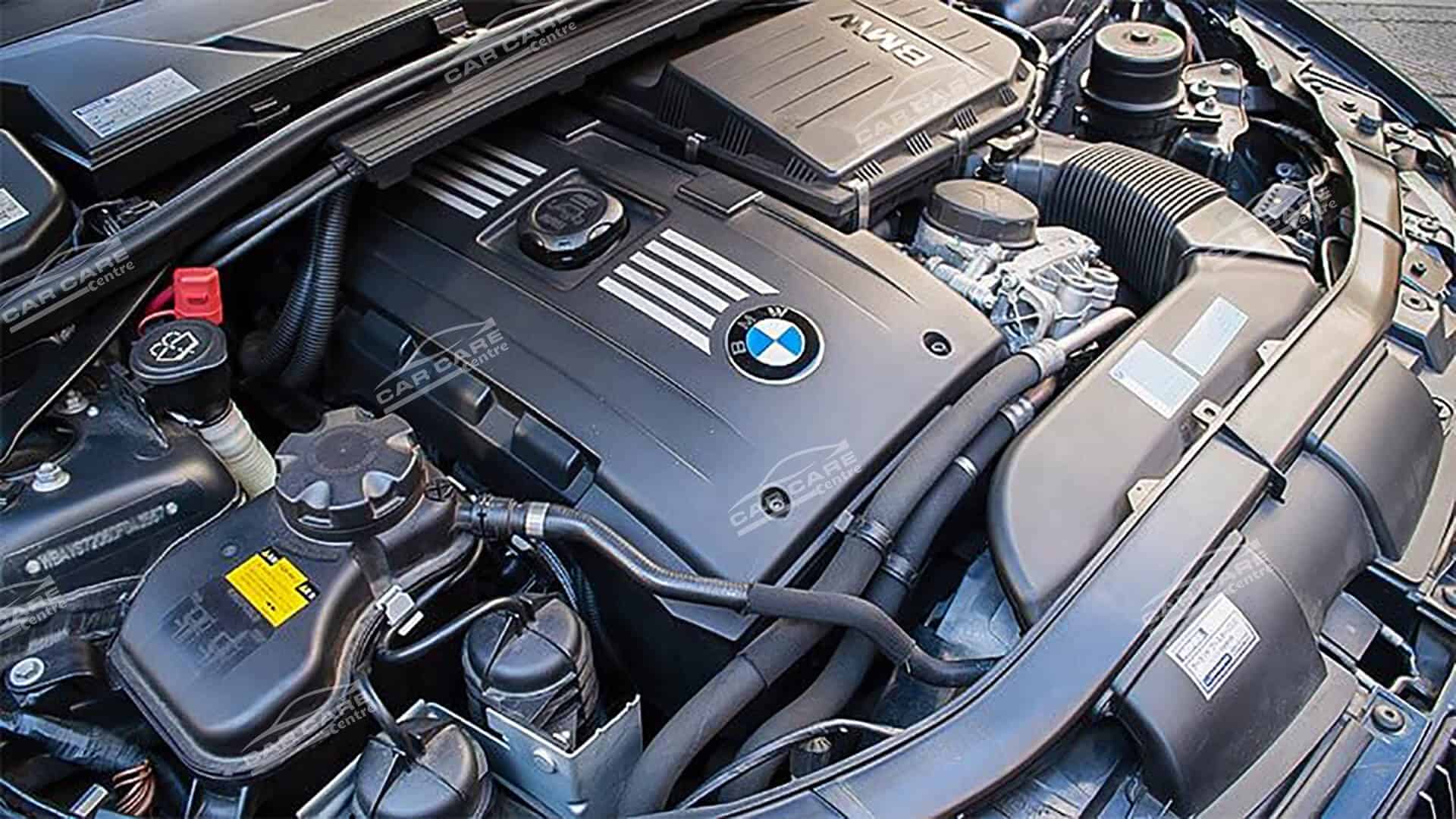 Khoang máy xe BMW